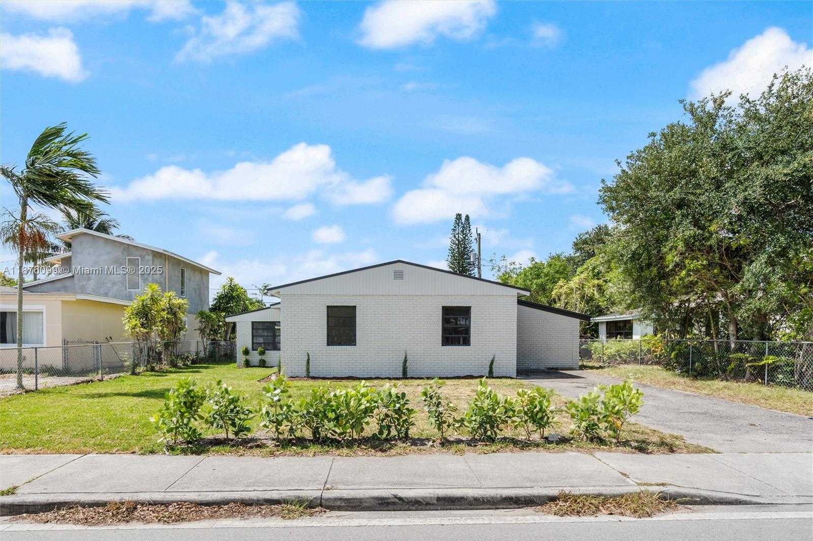 Small Image of 3230 TAFT ST, Hollywood Number 2