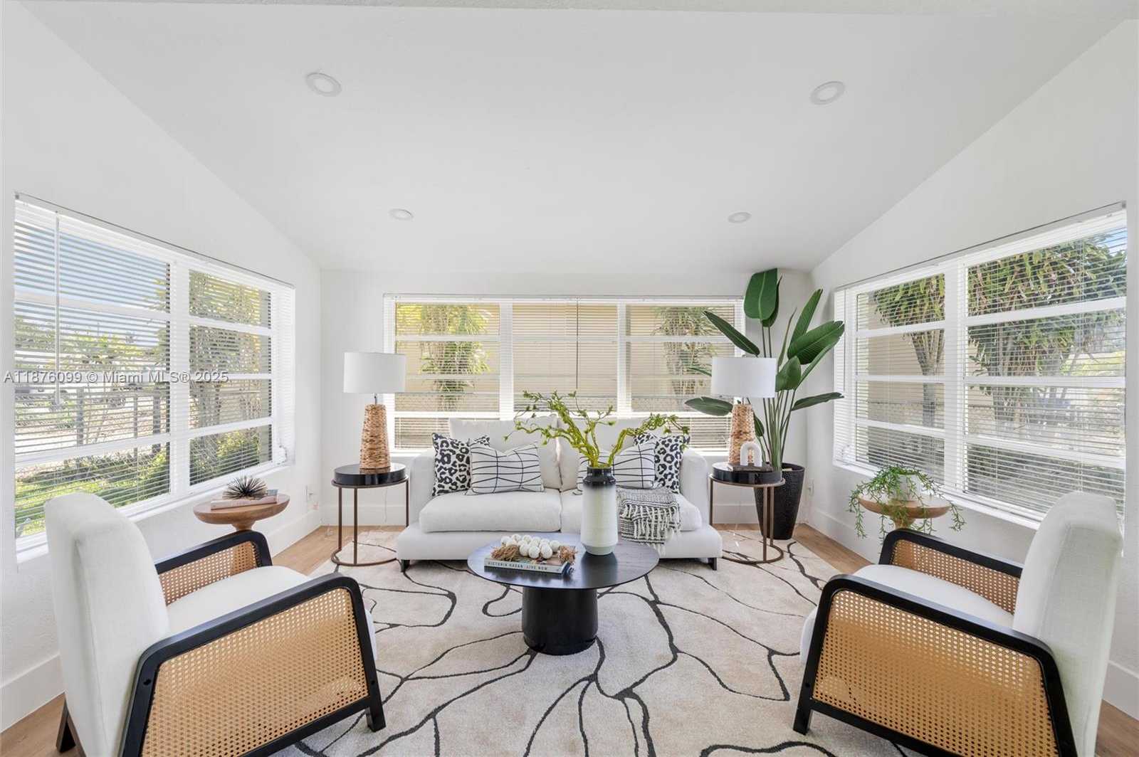 Small Image of 3230 TAFT ST, Hollywood Number 3