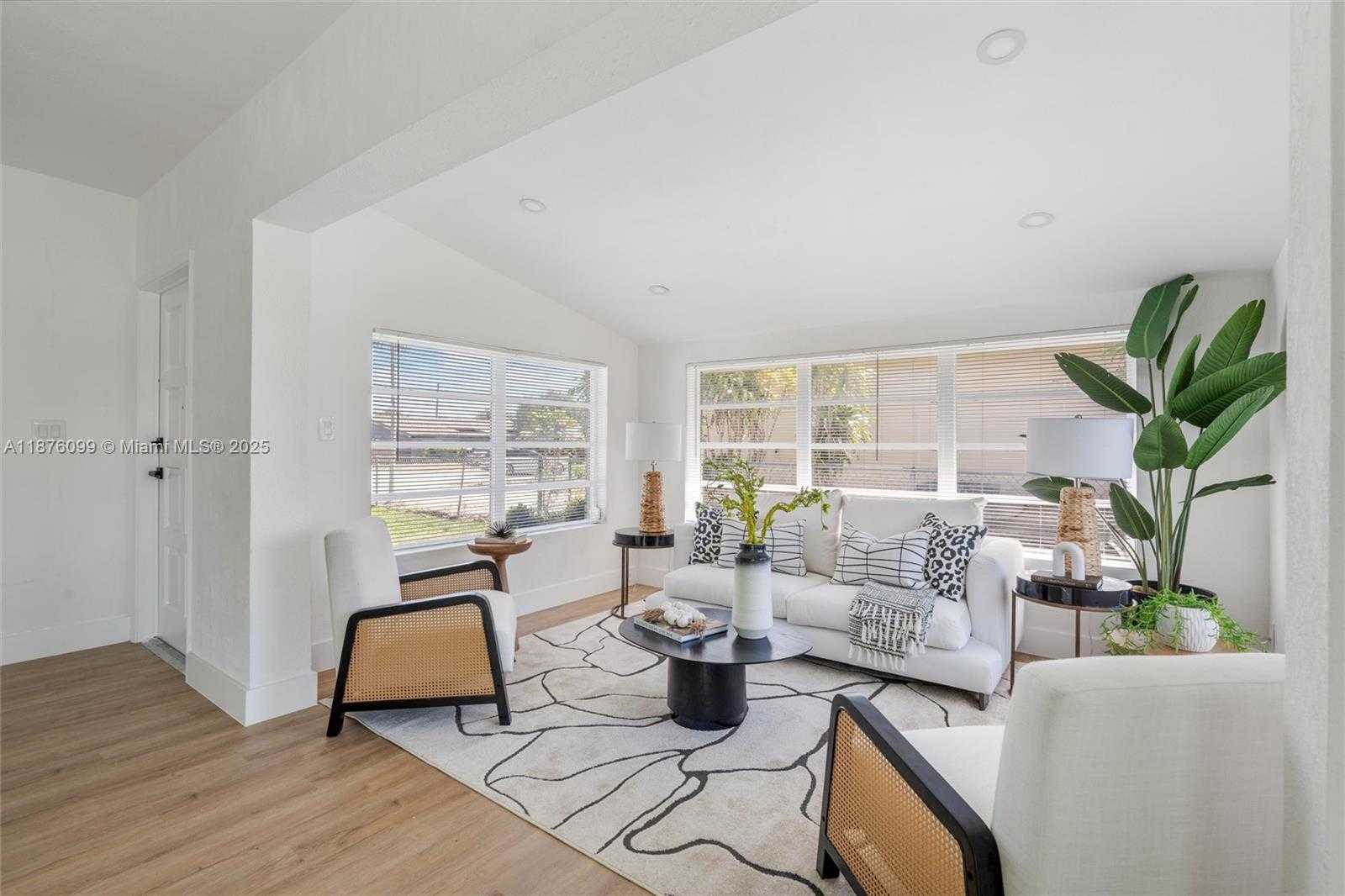 Small Image of 3230 TAFT ST, Hollywood Number 4