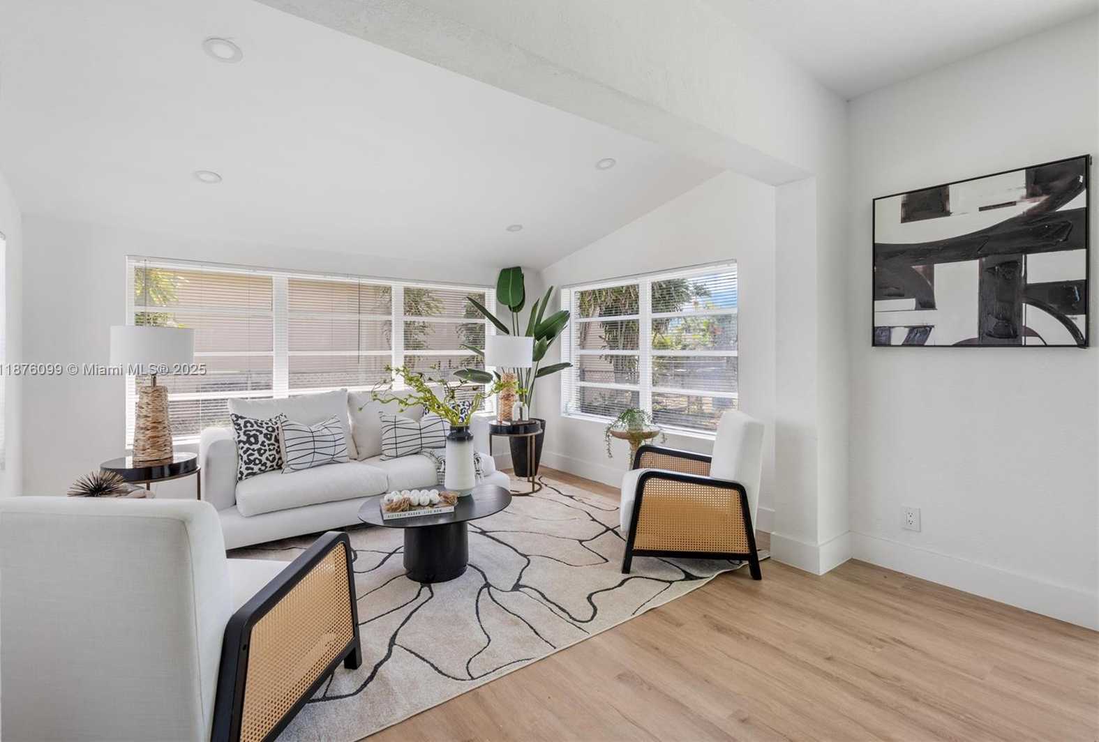 Small Image of 3230 TAFT ST, Hollywood Number 5