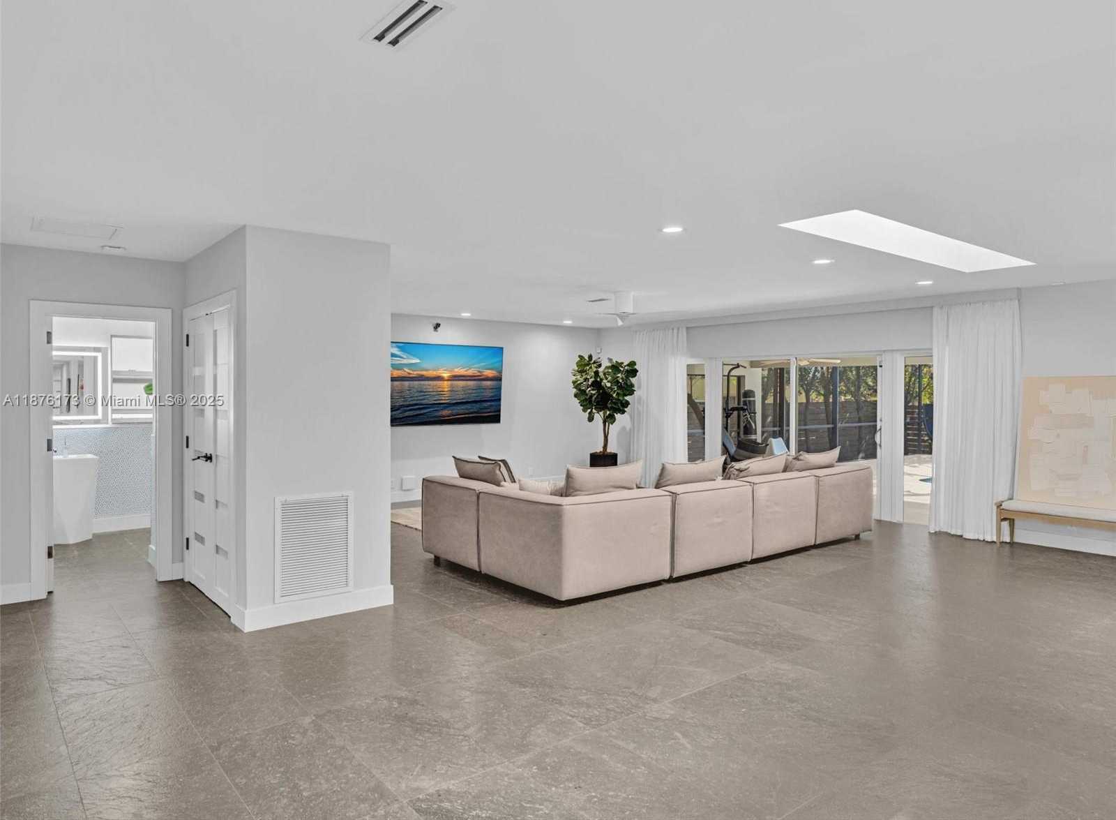 Small Image of 840 SOUTH SOUTHLAKE DR, Hollywood Number 18
