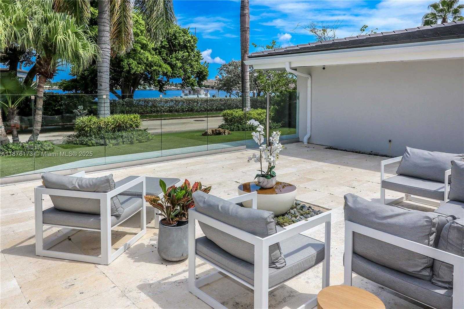 Small Image of 840 SOUTH SOUTHLAKE DR, Hollywood Number 2