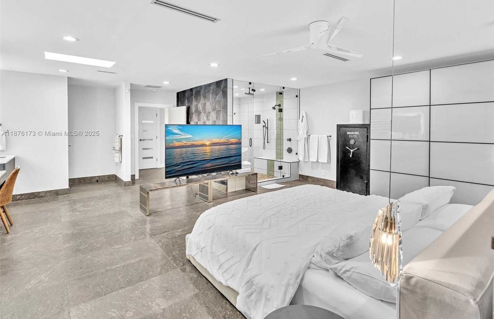 Small Image of 840 SOUTH SOUTHLAKE DR, Hollywood Number 24