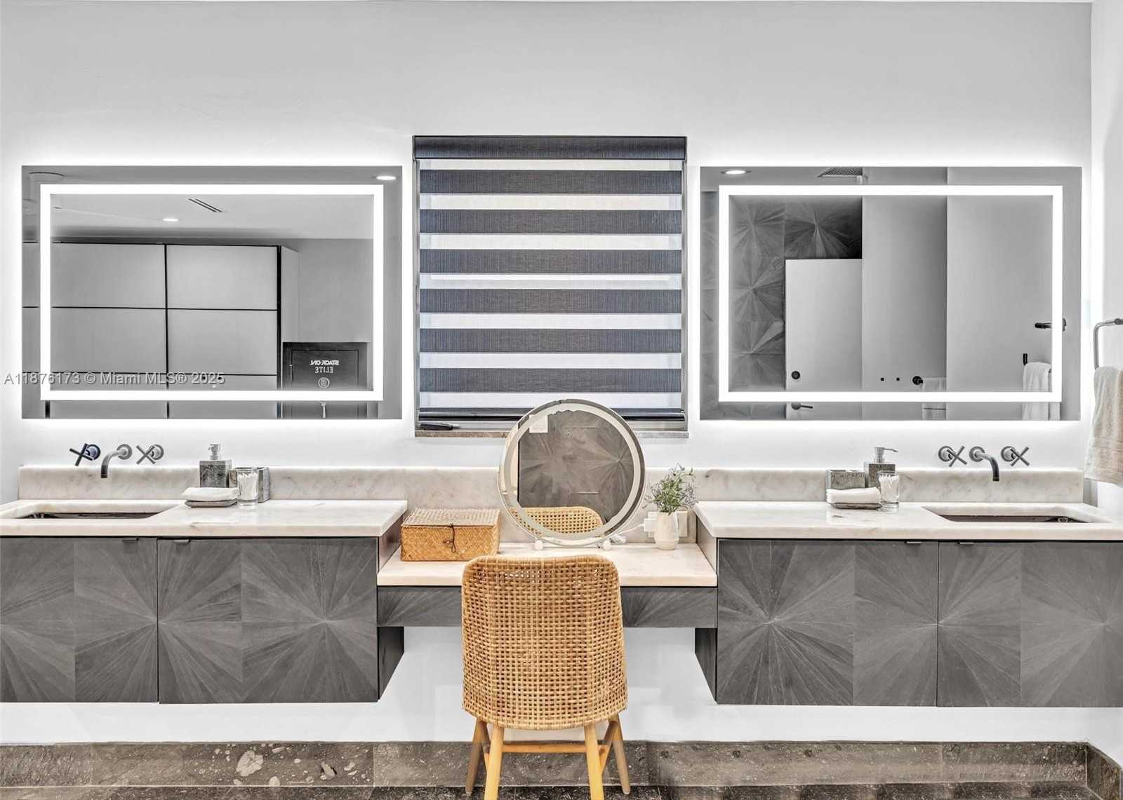 Small Image of 840 SOUTH SOUTHLAKE DR, Hollywood Number 25