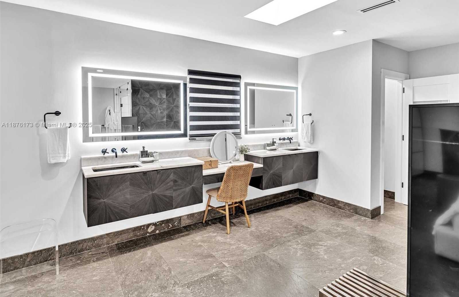 Small Image of 840 SOUTH SOUTHLAKE DR, Hollywood Number 26