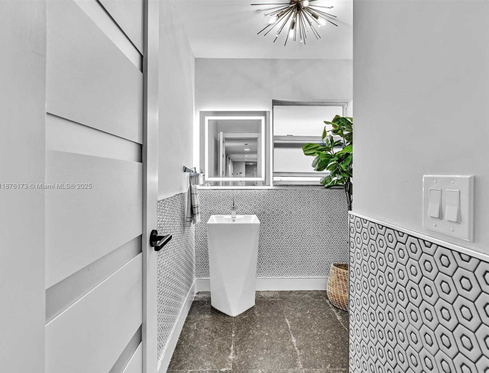 Small Image of 840 SOUTH SOUTHLAKE DR, Hollywood Number 27