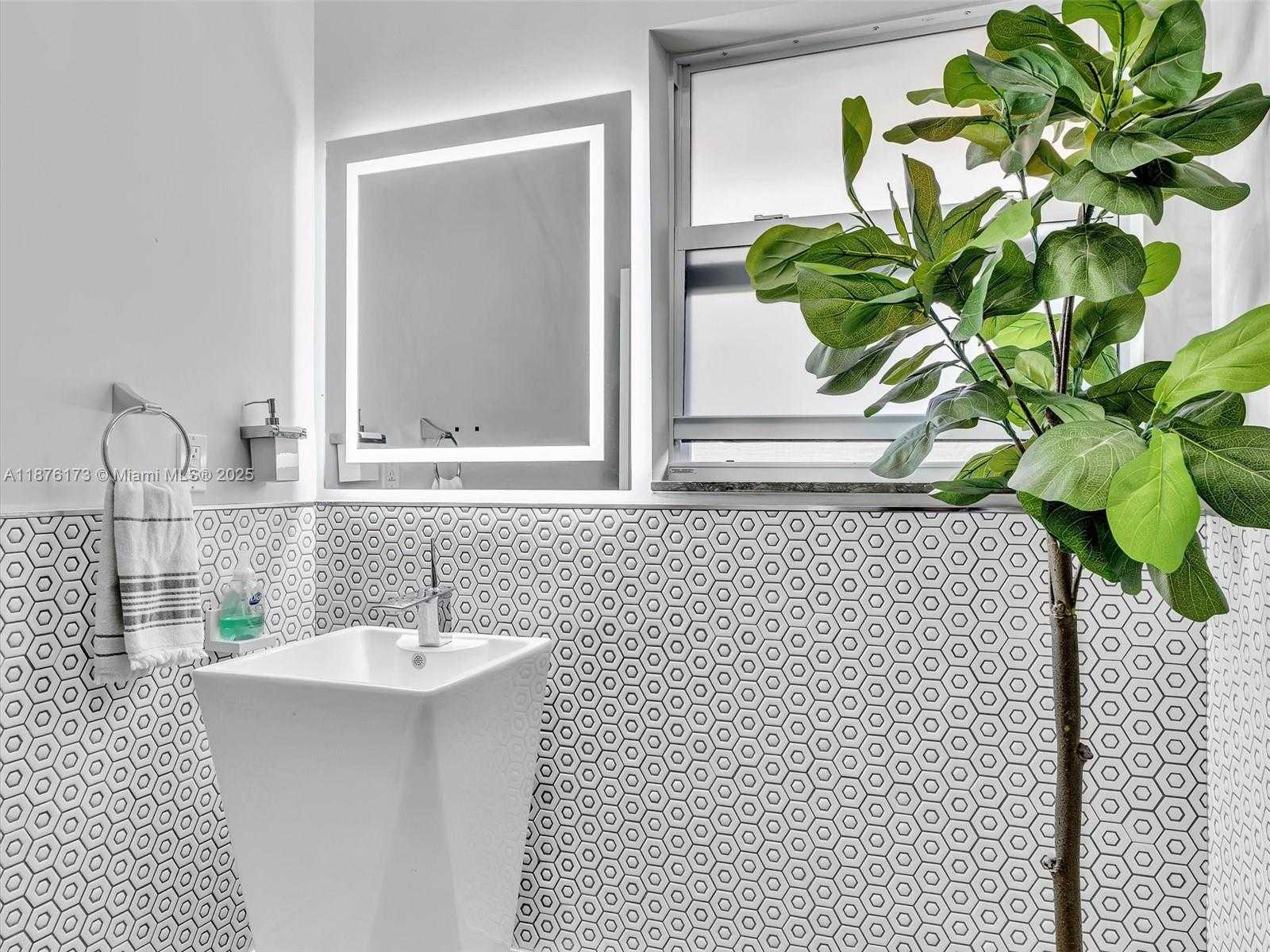Small Image of 840 SOUTH SOUTHLAKE DR, Hollywood Number 28