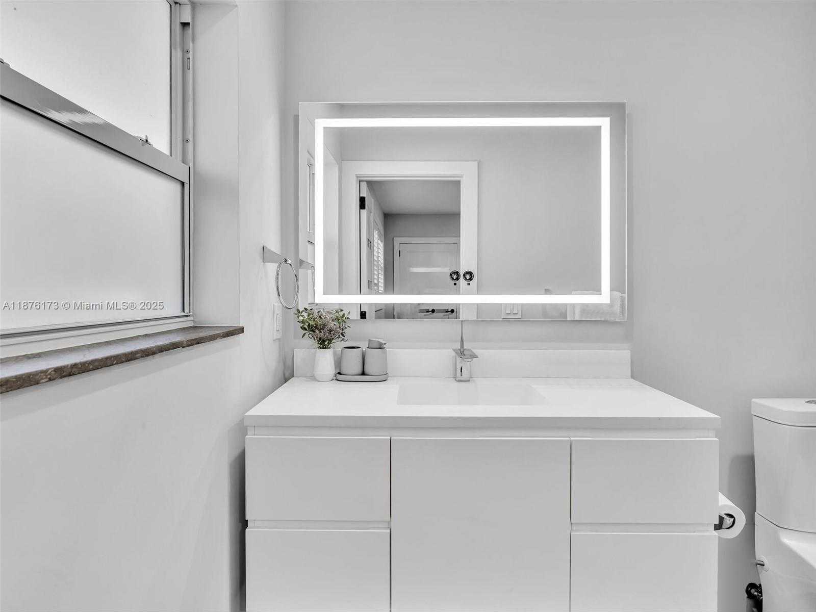 Small Image of 840 SOUTH SOUTHLAKE DR, Hollywood Number 34