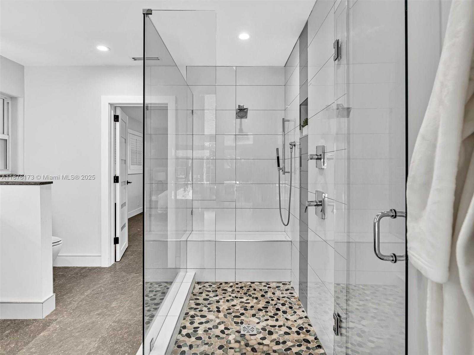 Small Image of 840 SOUTH SOUTHLAKE DR, Hollywood Number 37