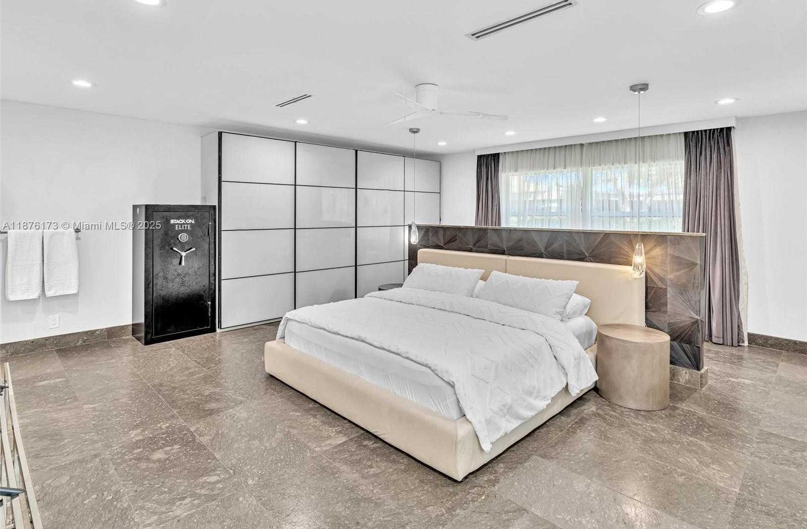 Small Image of 840 SOUTH SOUTHLAKE DR, Hollywood Number 6