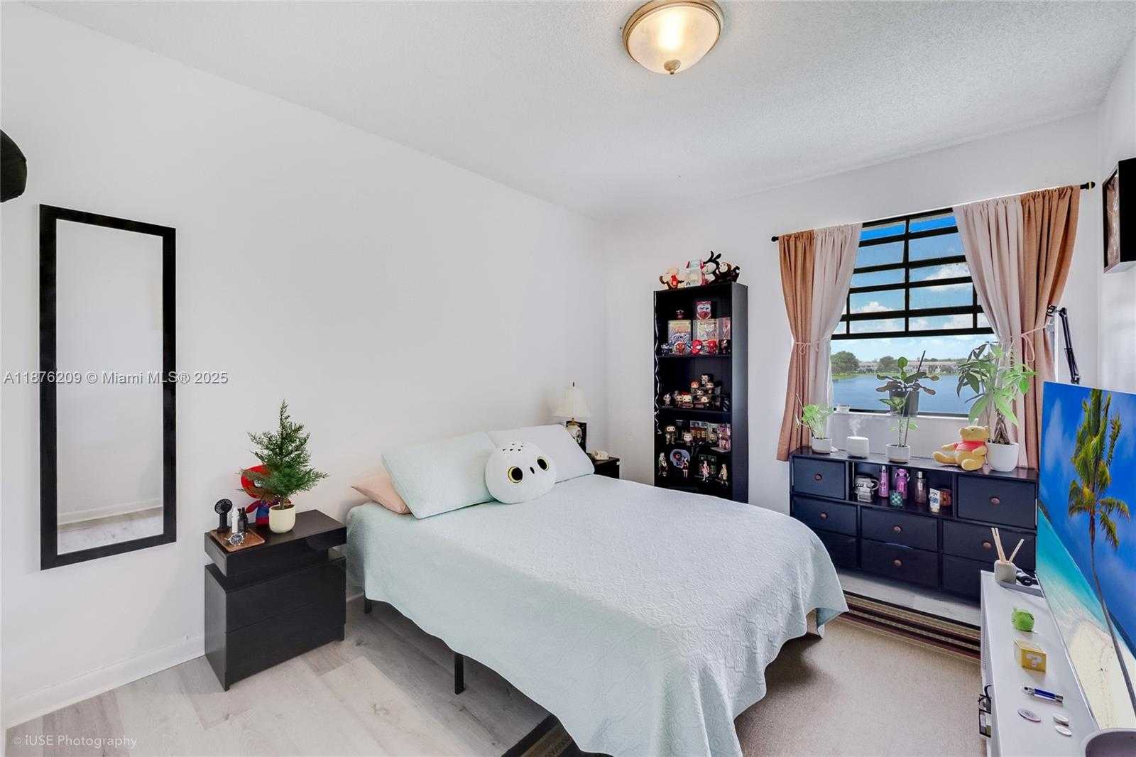 Small Image of 400 NORTH WEST 103RD TER, Pembroke Pines Number 17