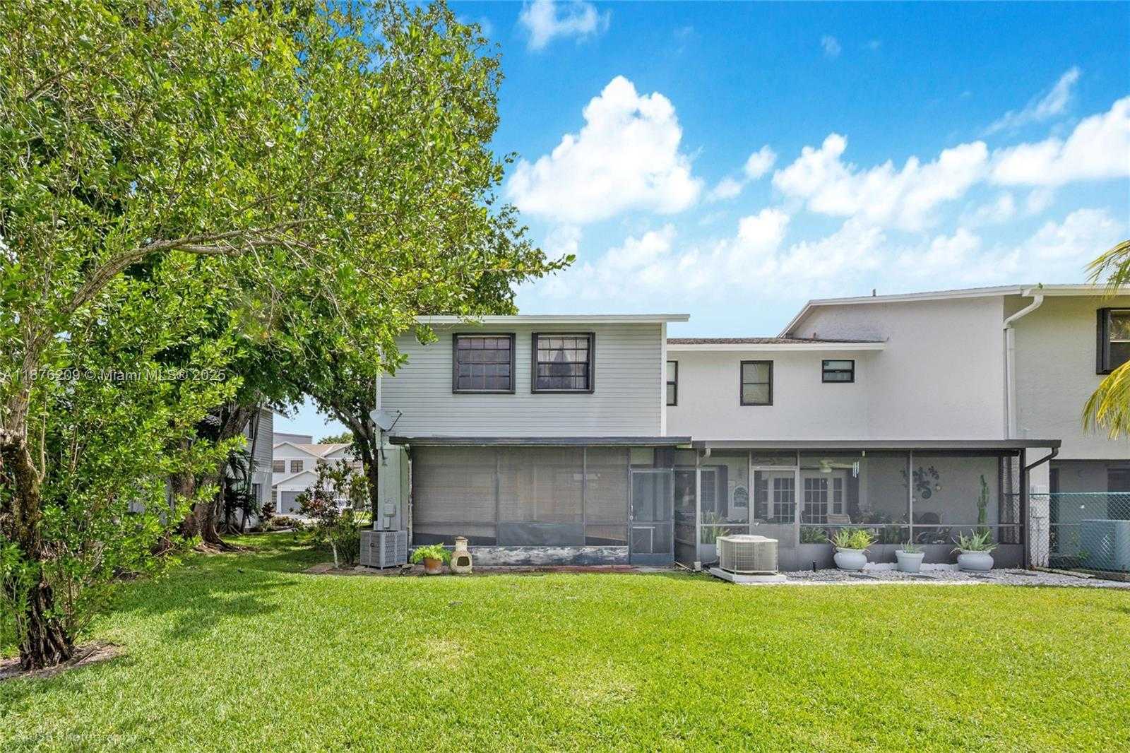 Small Image of 400 NORTH WEST 103RD TER, Pembroke Pines Number 21