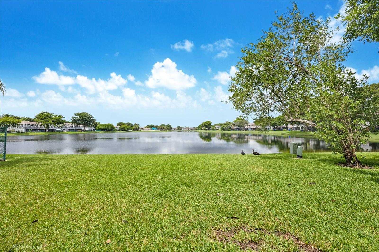 Small Image of 400 NORTH WEST 103RD TER, Pembroke Pines Number 23