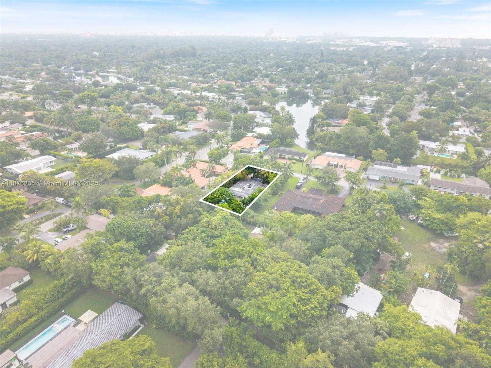 Small Image of 6202 SOUTH WEST 65TH AVE, South Miami Number 61