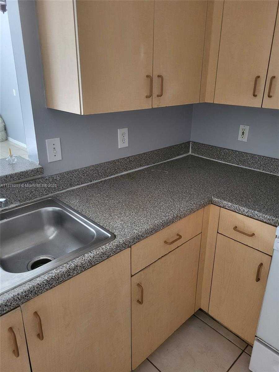 Small Image of 13012 NORTH WEST 8TH ST, Pembroke Pines Number 16