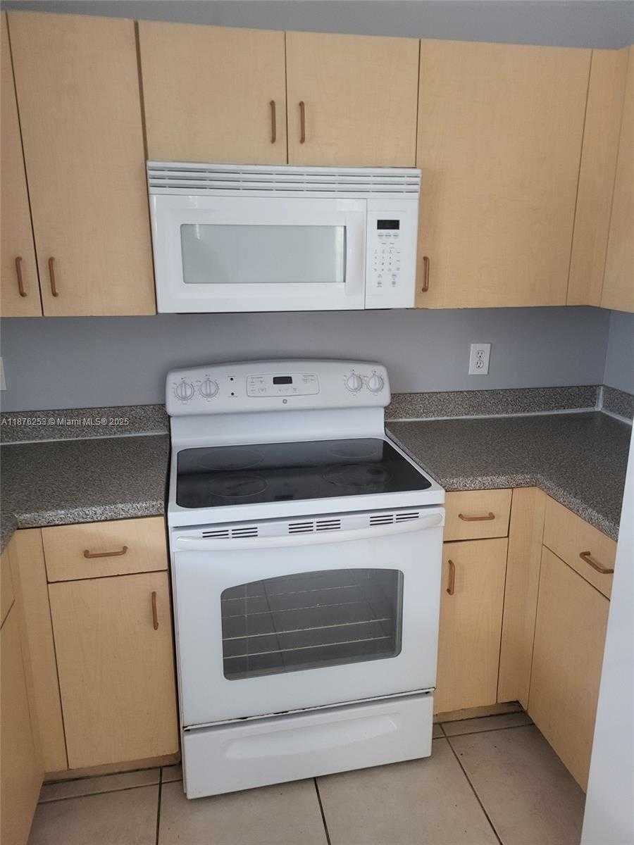 Small Image of 13012 NORTH WEST 8TH ST, Pembroke Pines Number 17