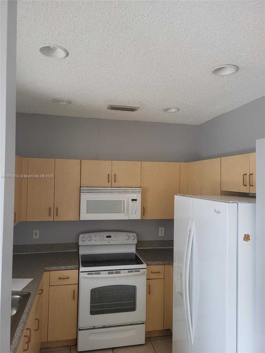 Small Image of 13012 NORTH WEST 8TH ST, Pembroke Pines Number 18