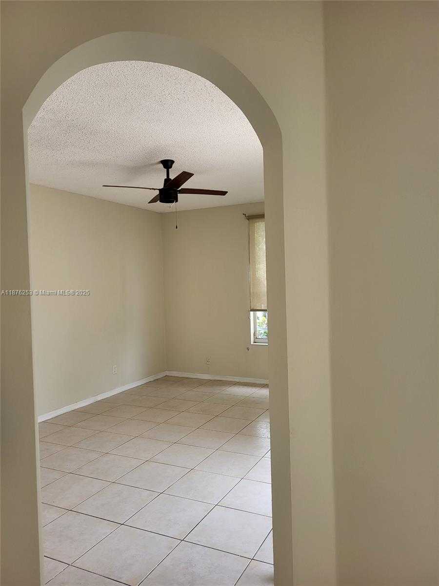 Small Image of 13012 NORTH WEST 8TH ST, Pembroke Pines Number 9