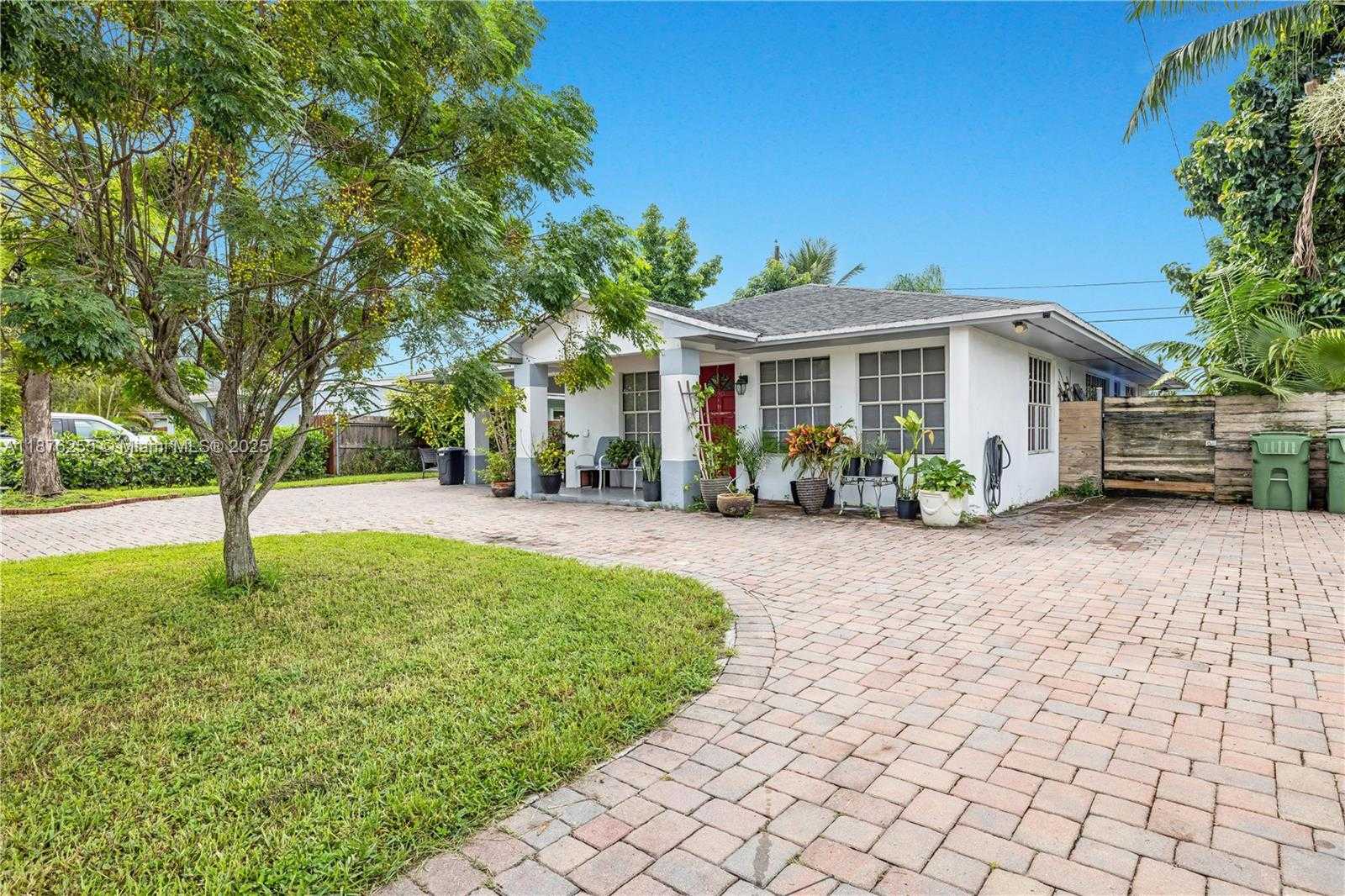 Small Image of 690 NORTH WEST 18TH ST, Homestead Number 2