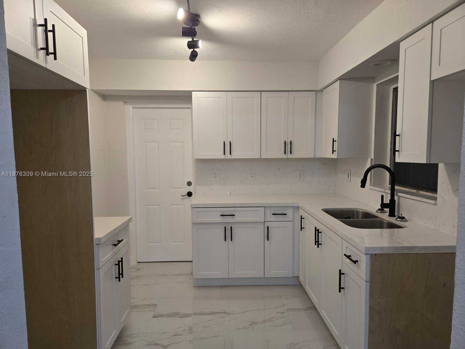 Small Image of 6400 MEADE ST, Hollywood Number 11