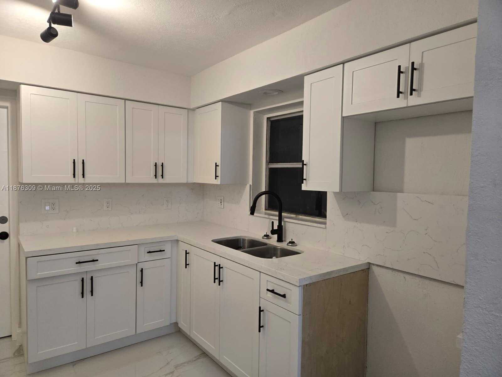 Small Image of 6400 MEADE ST, Hollywood Number 12
