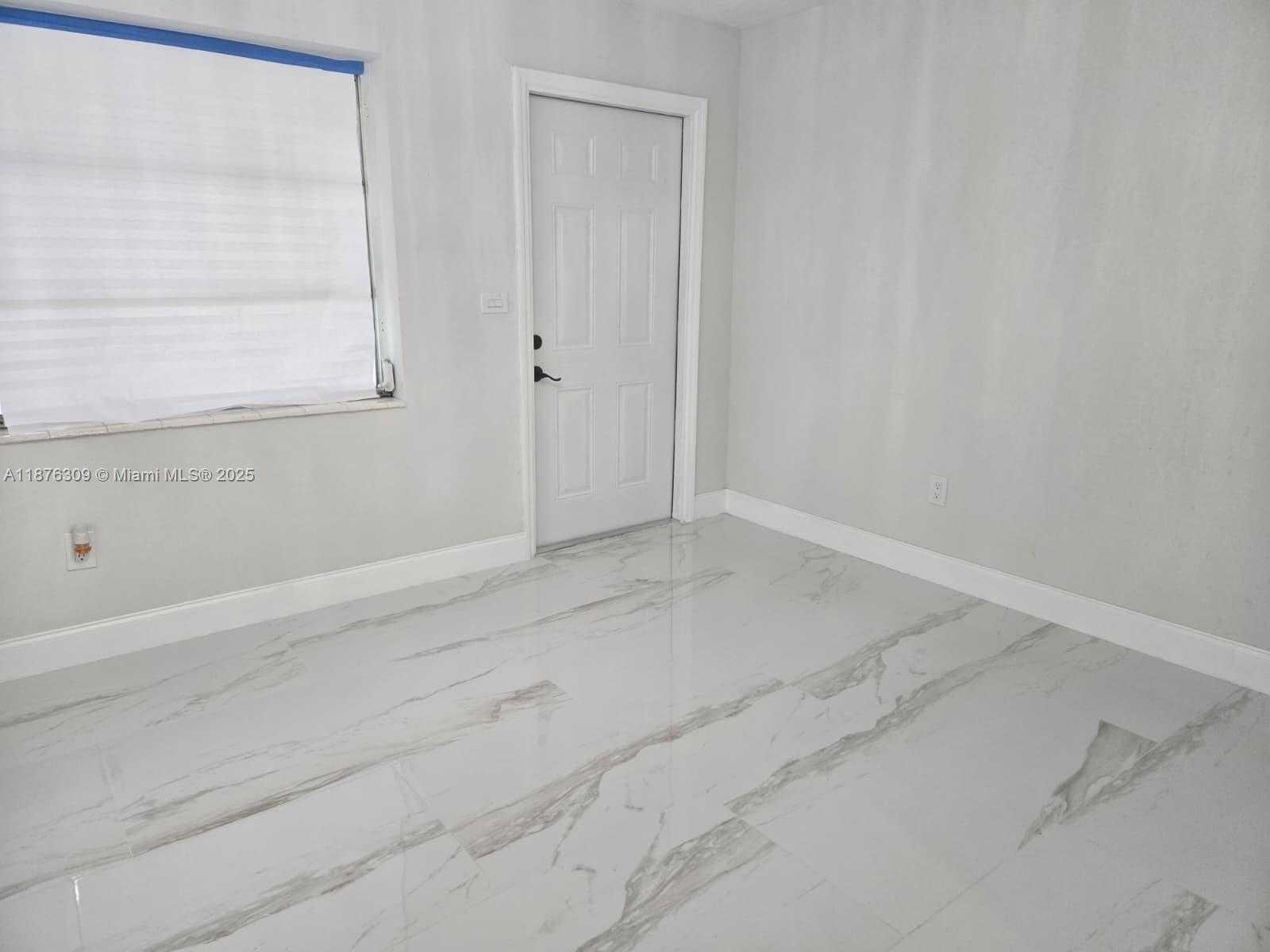 Small Image of 6400 MEADE ST, Hollywood Number 4