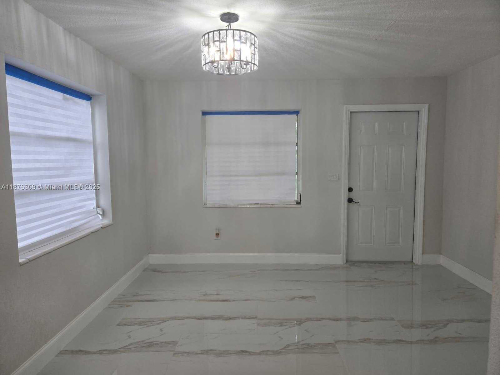 Small Image of 6400 MEADE ST, Hollywood Number 5