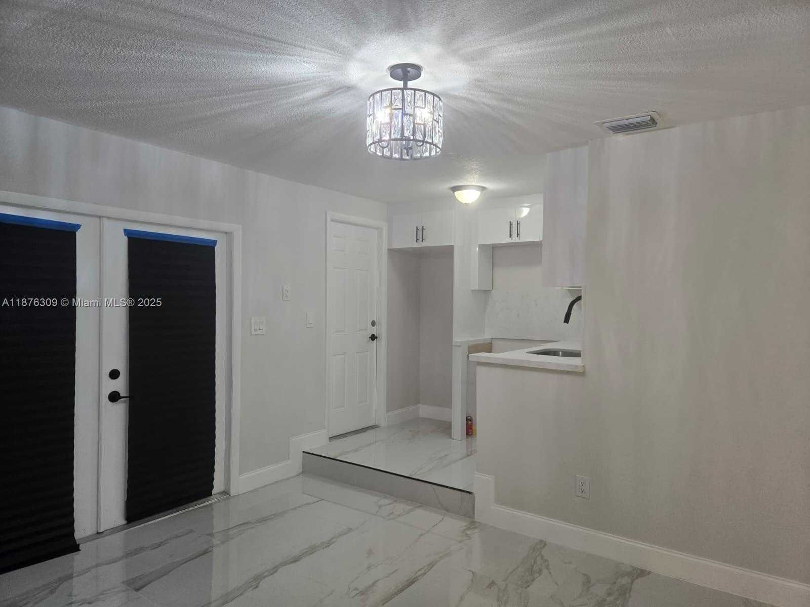 Small Image of 6400 MEADE ST, Hollywood Number 7
