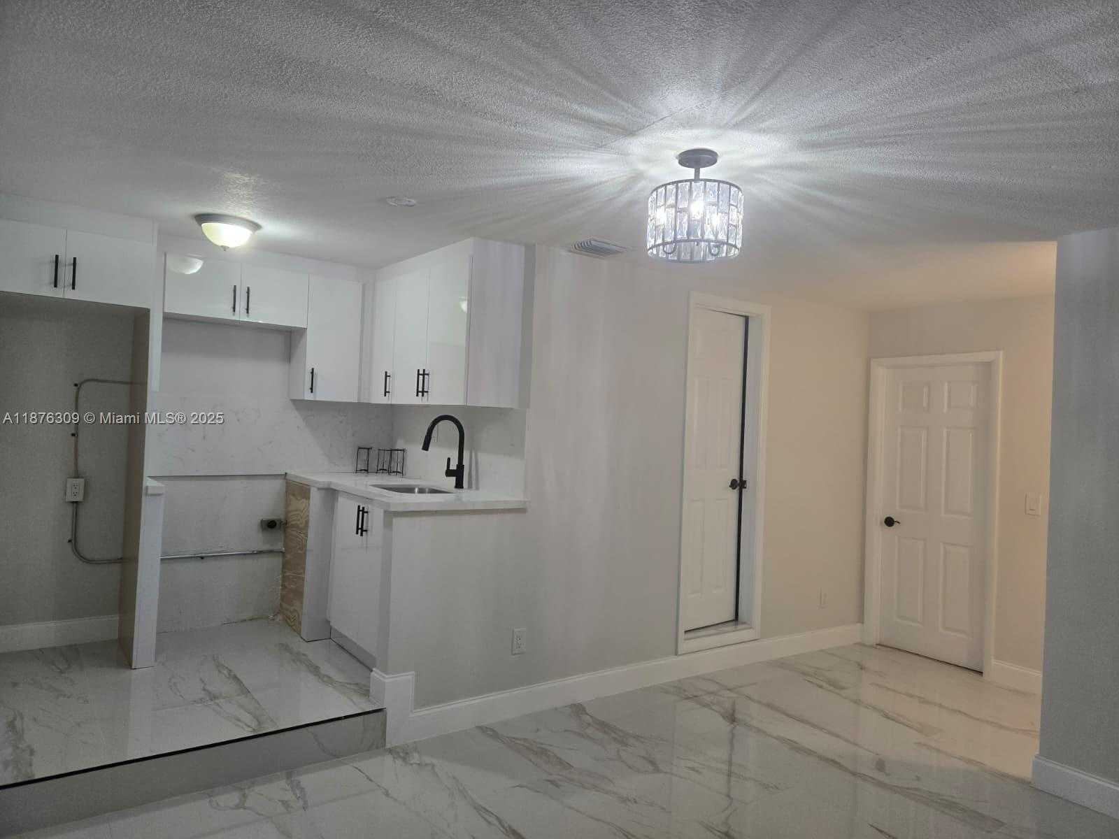Small Image of 6400 MEADE ST, Hollywood Number 9