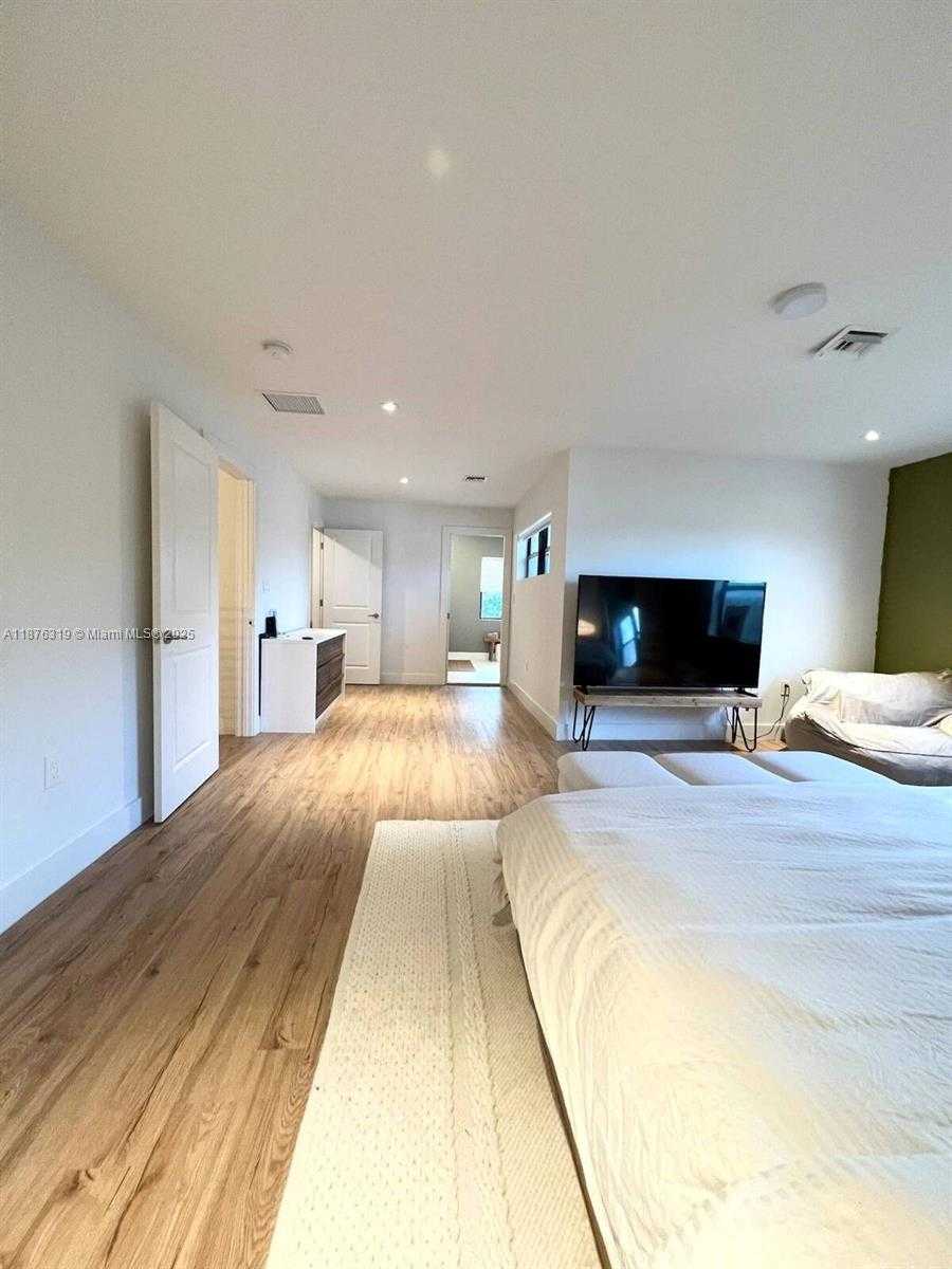Small Image of 808 SOUTH WEST 29TH ST, Fort Lauderdale Number 24