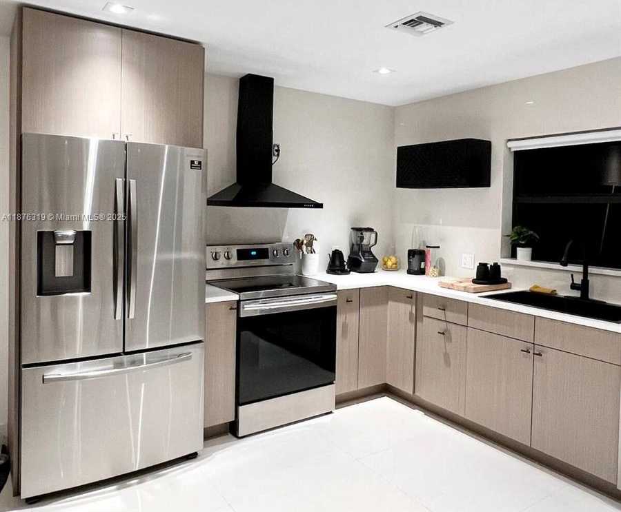 Small Image of 808 SOUTH WEST 29TH ST, Fort Lauderdale Number 3