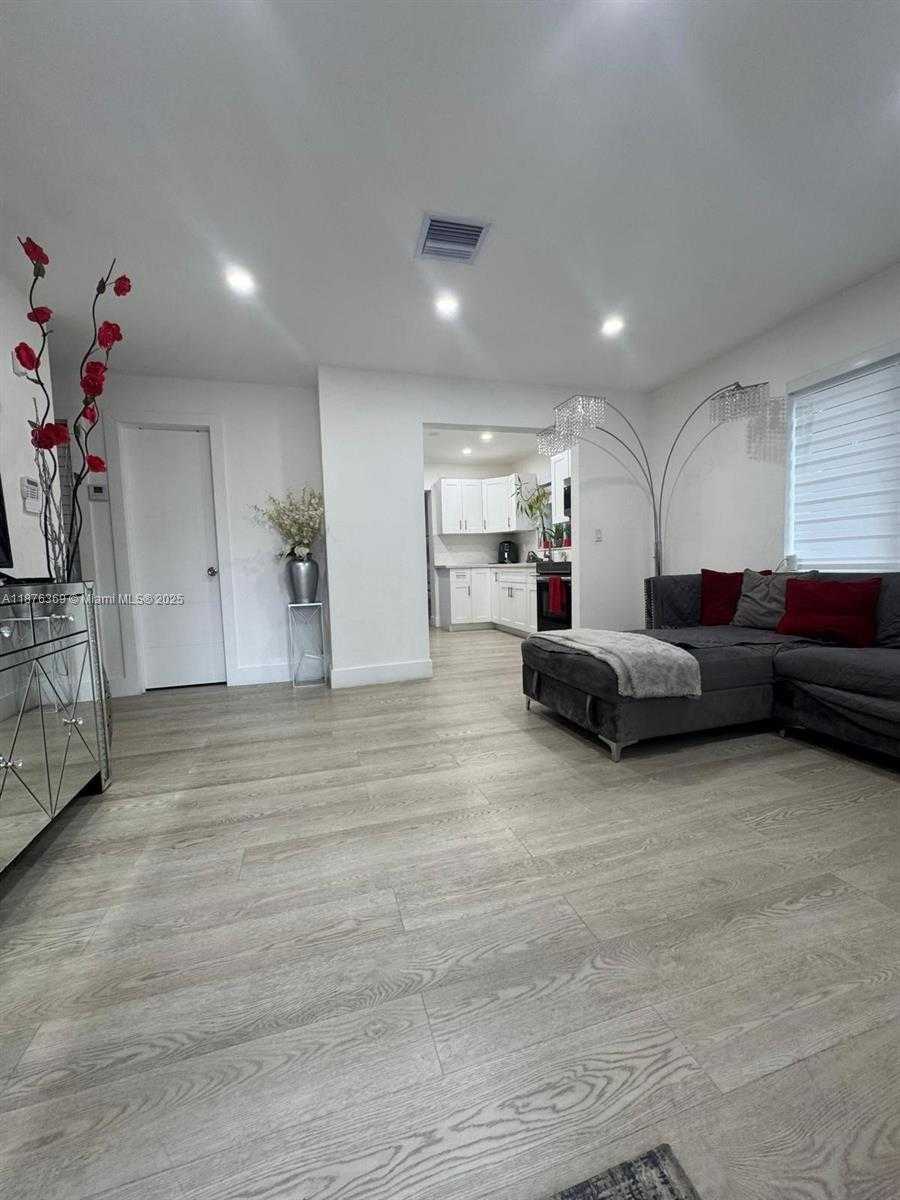 Small Image of 6404 MEADE ST, Hollywood Number 11
