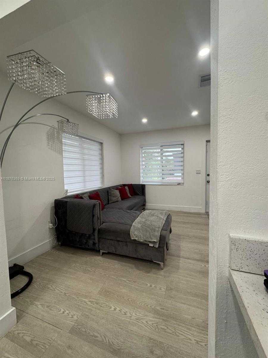 Small Image of 6404 MEADE ST, Hollywood Number 13