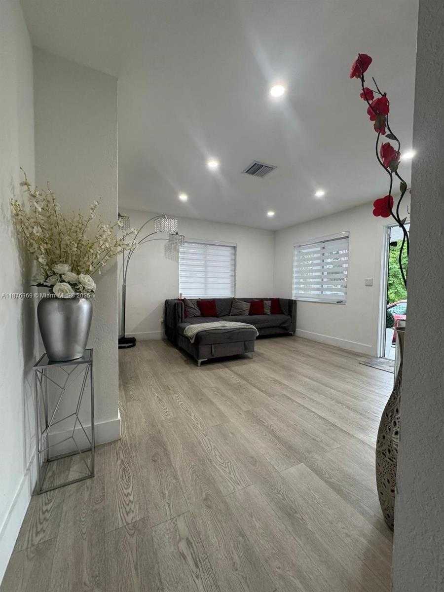 Small Image of 6404 MEADE ST, Hollywood Number 14