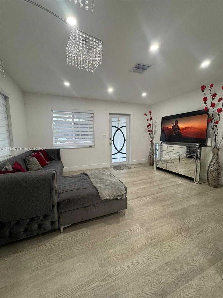 Small Image of 6404 MEADE ST, Hollywood Number 15