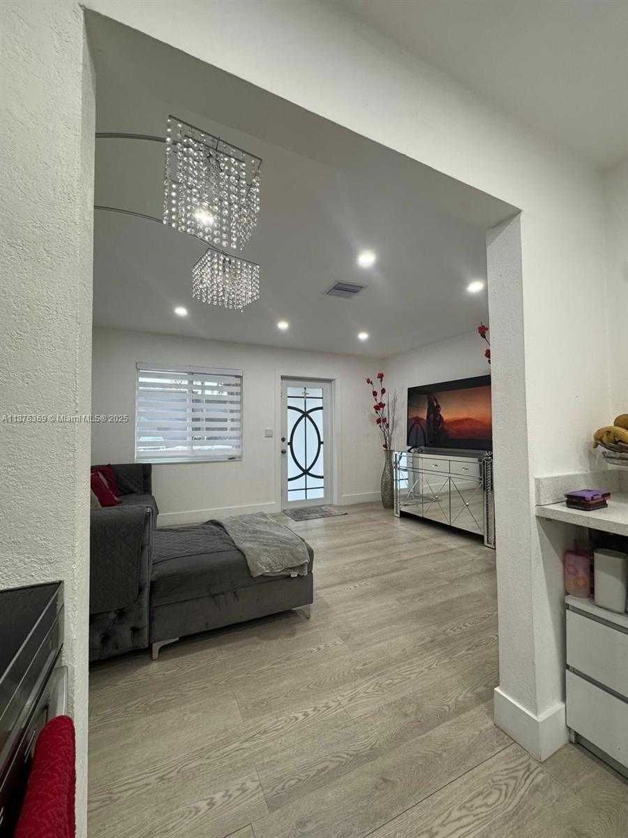 Small Image of 6404 MEADE ST, Hollywood Number 16