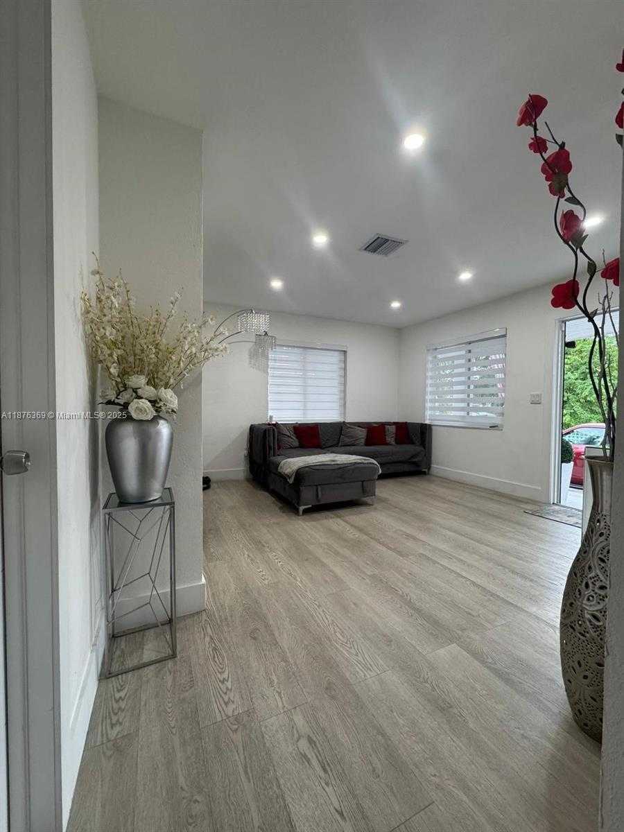 Small Image of 6404 MEADE ST, Hollywood Number 17