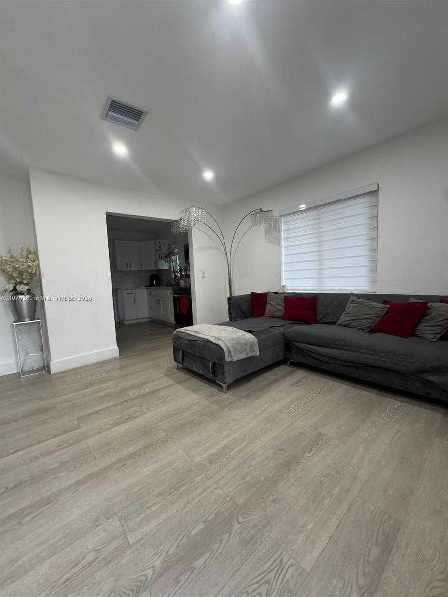 Small Image of 6404 MEADE ST, Hollywood Number 18