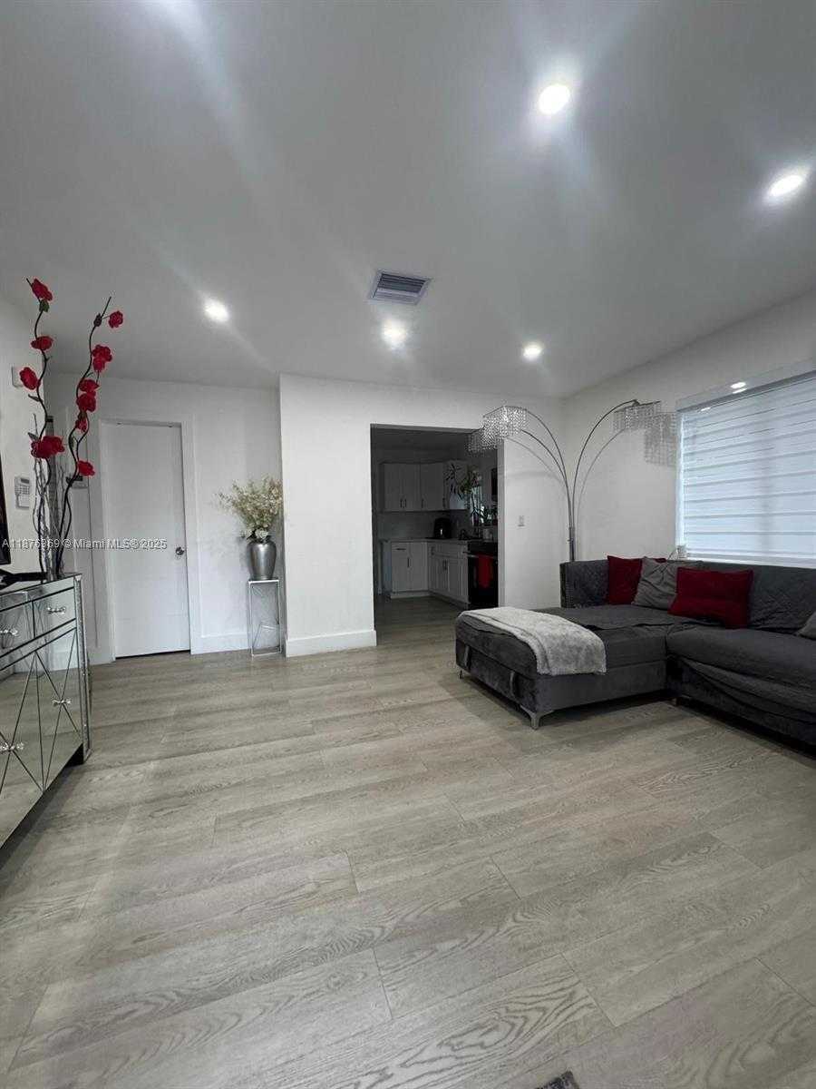 Small Image of 6404 MEADE ST, Hollywood Number 19