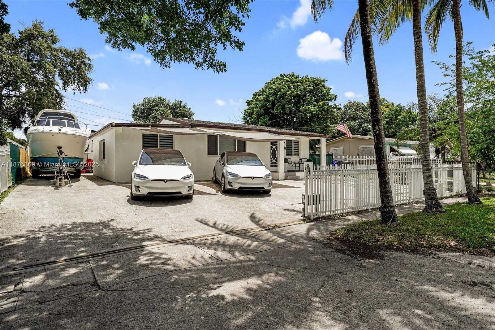 Small Image of 6404 MEADE ST, Hollywood Number 2