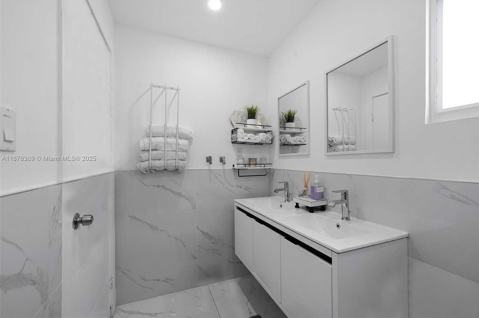 Small Image of 6404 MEADE ST, Hollywood Number 30