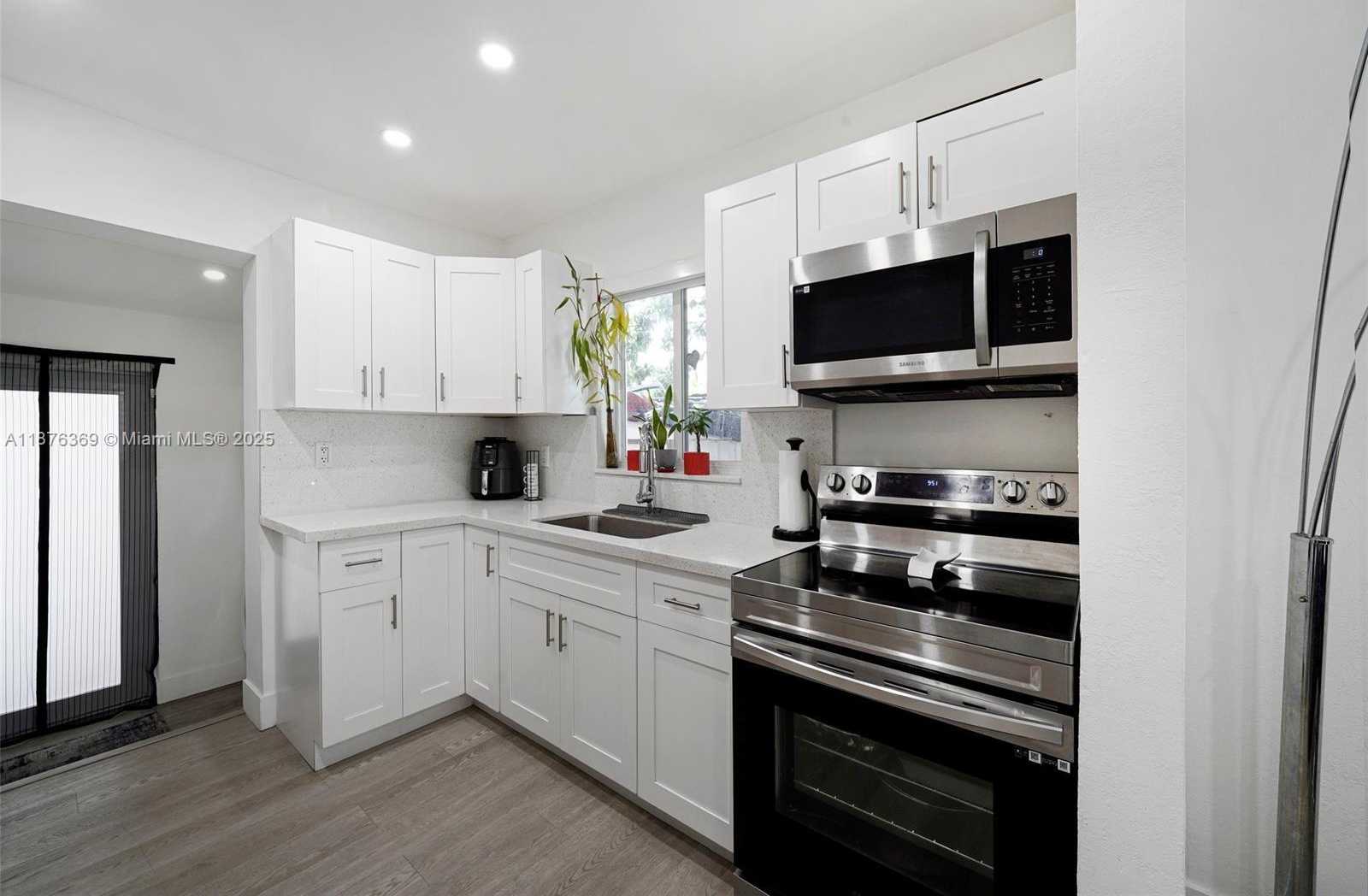 Small Image of 6404 MEADE ST, Hollywood Number 4