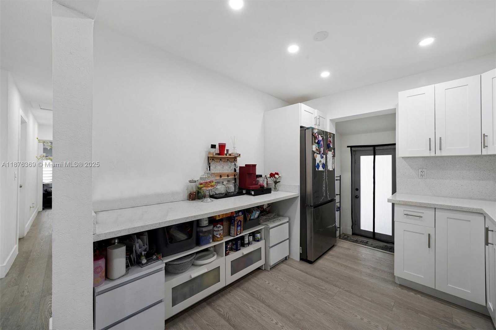 Small Image of 6404 MEADE ST, Hollywood Number 5