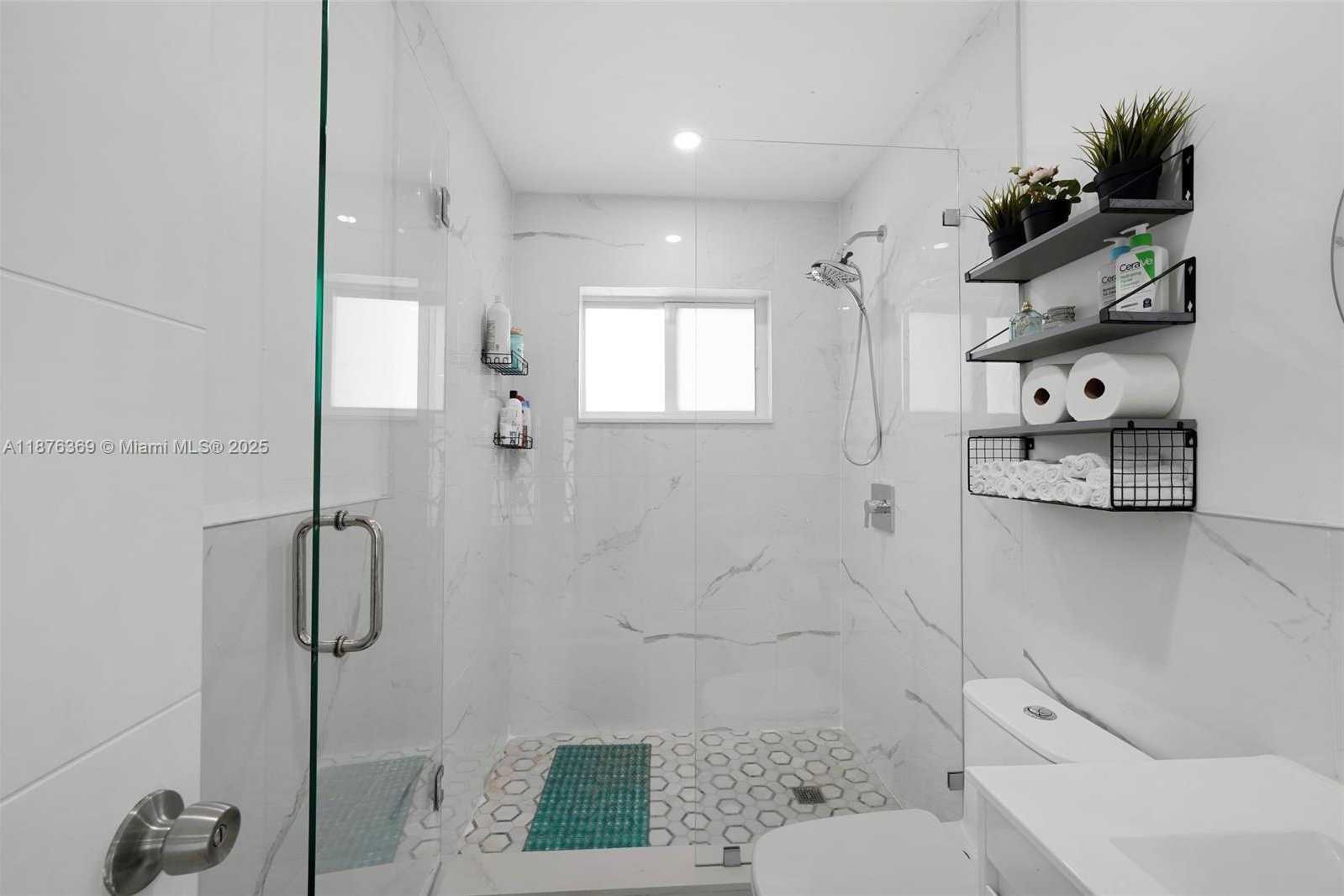 Small Image of 6404 MEADE ST, Hollywood Number 7