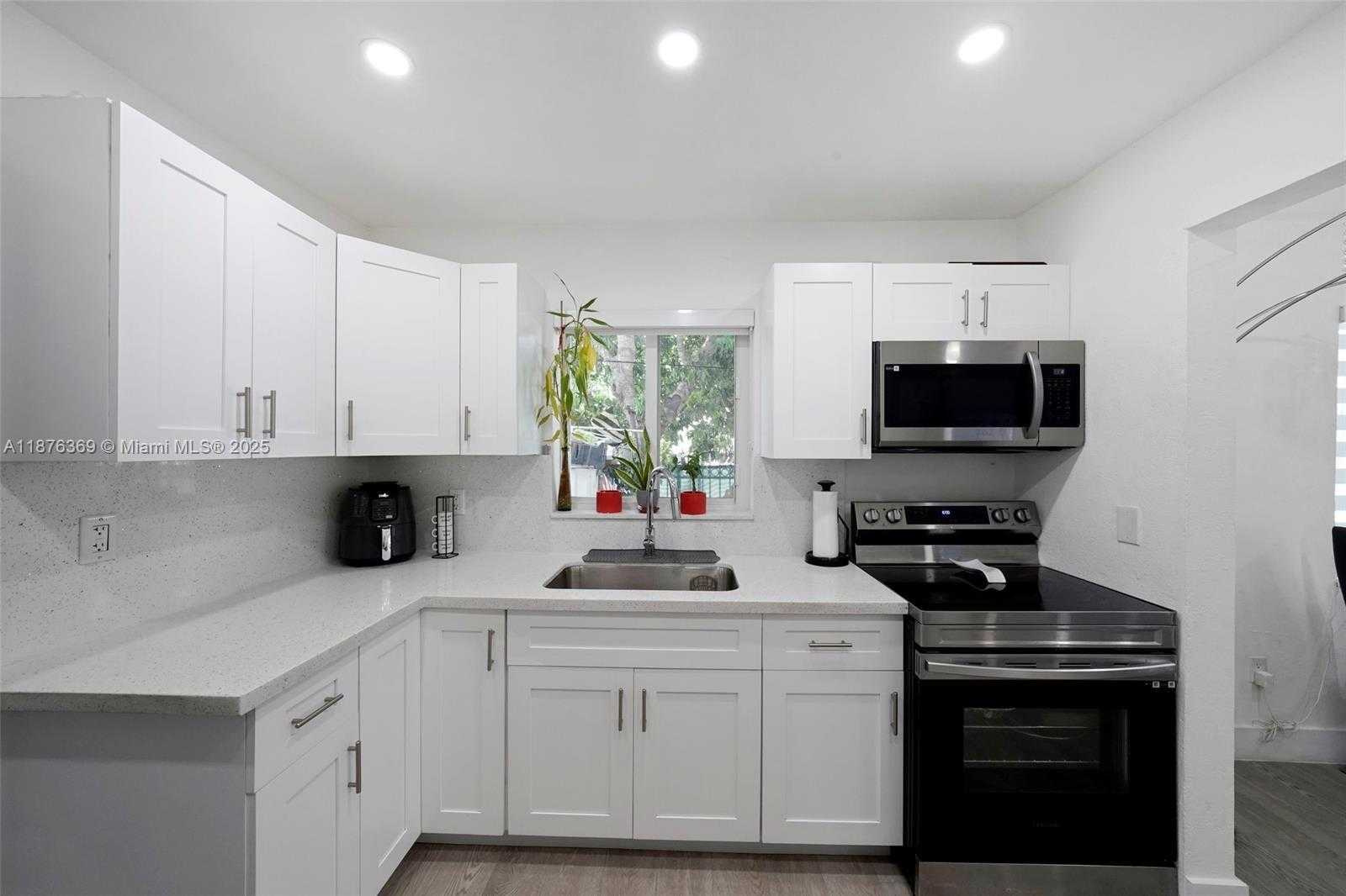 Small Image of 6404 MEADE ST, Hollywood Number 8