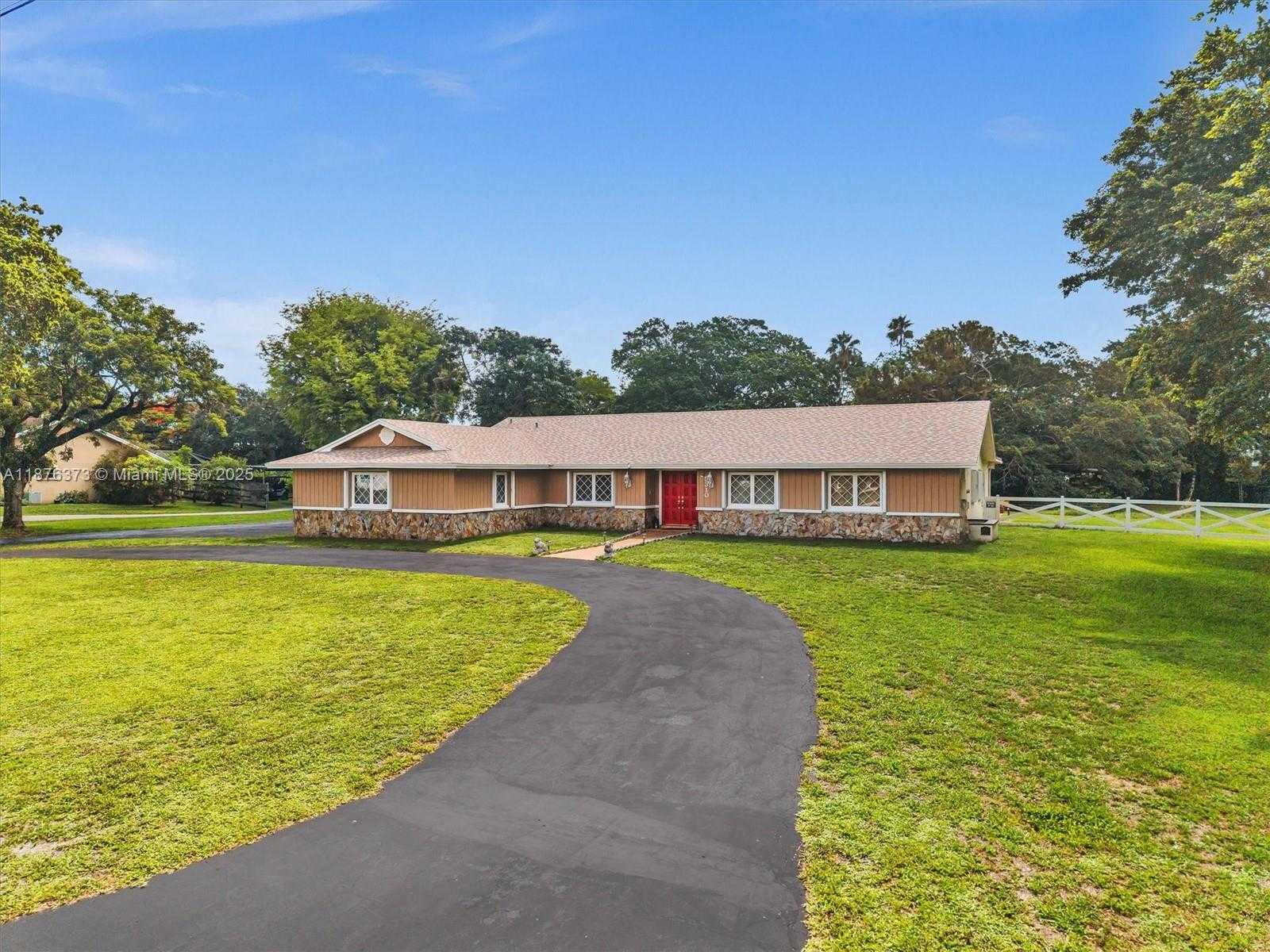 Small Image of 5310 SOUTH WEST 109TH AVE, Davie Number 2