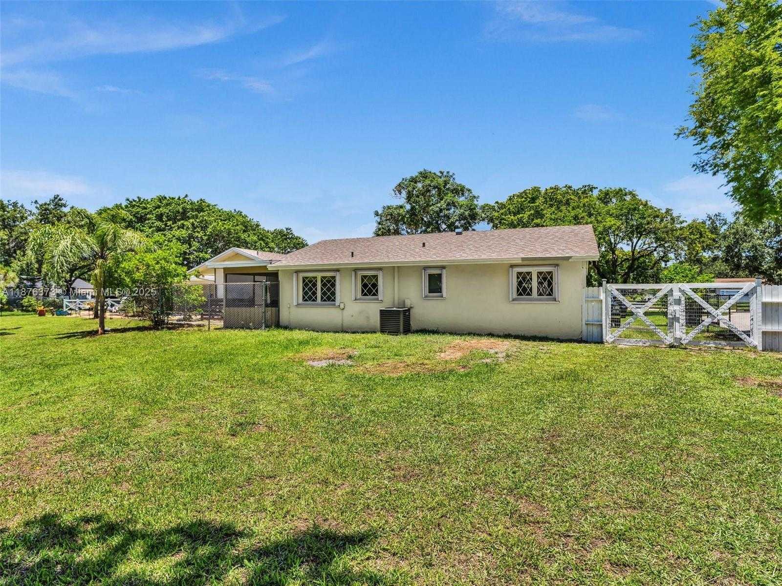 Small Image of 5310 SOUTH WEST 109TH AVE, Davie Number 52