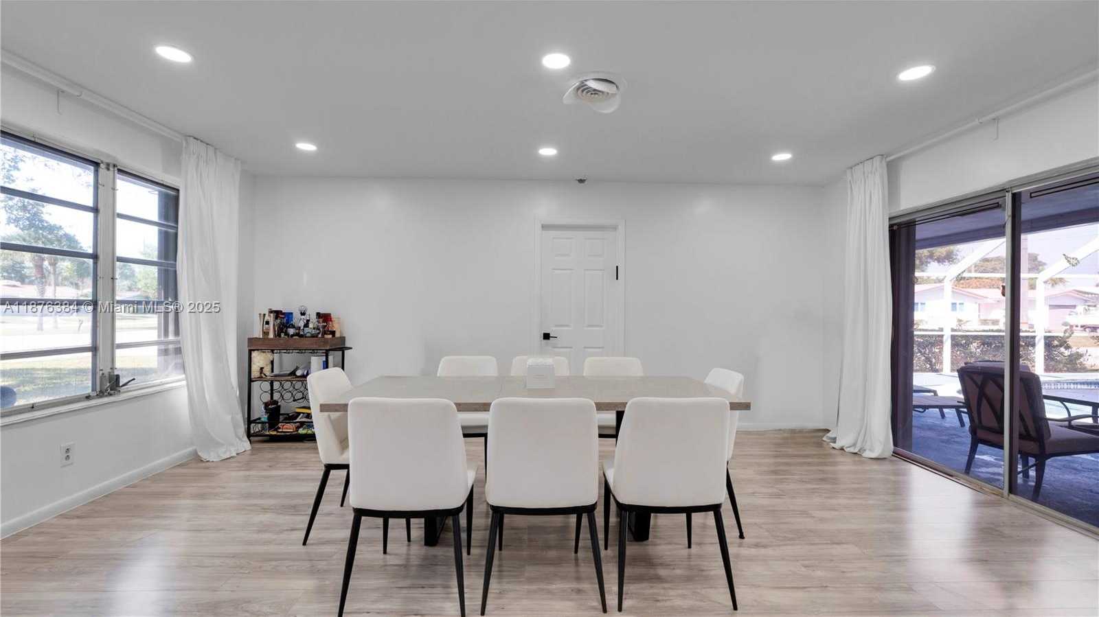 Small Image of 3349 WEST PARK RD, Hollywood Number 2