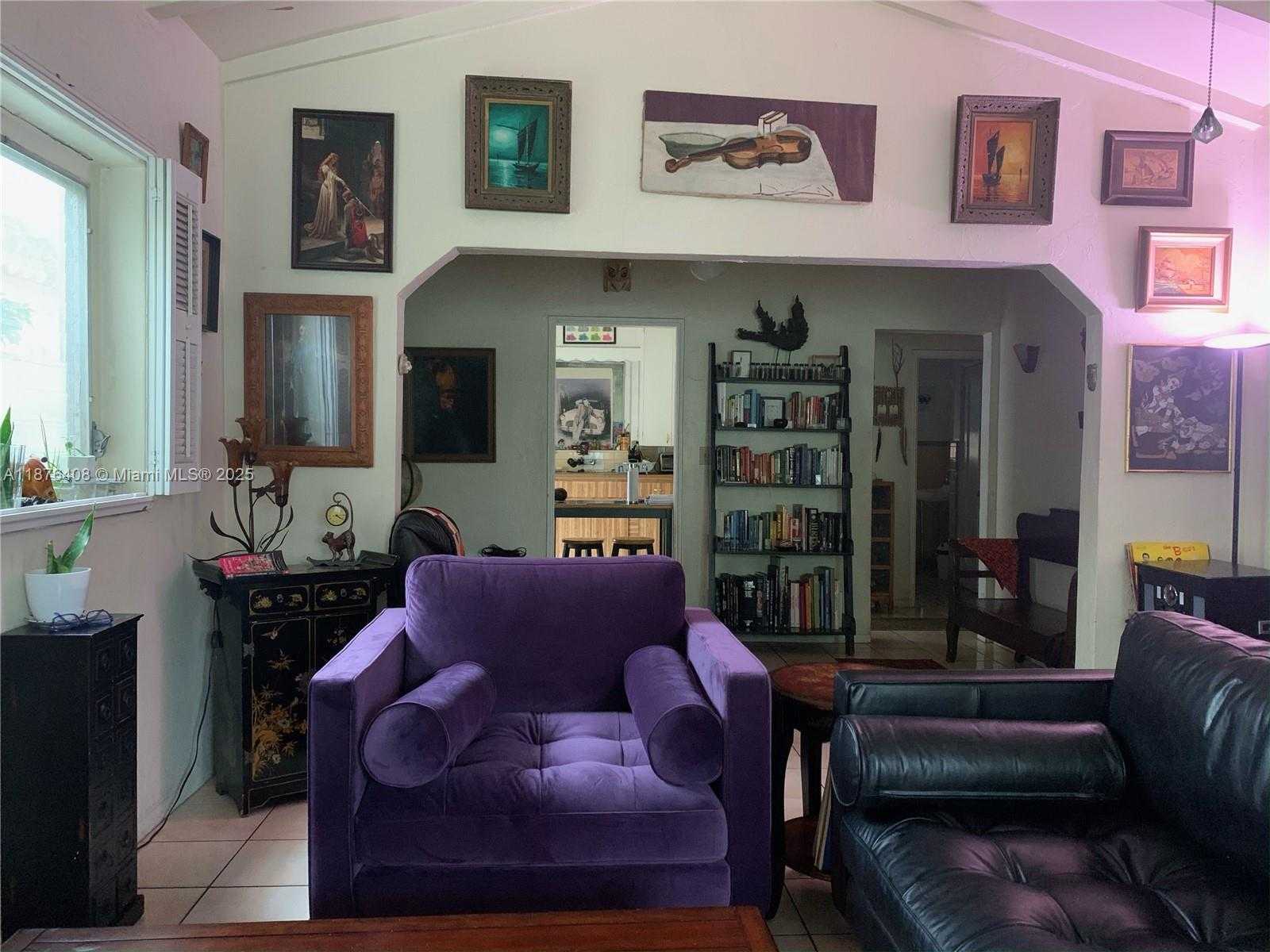 Small Image of Miami Number 3