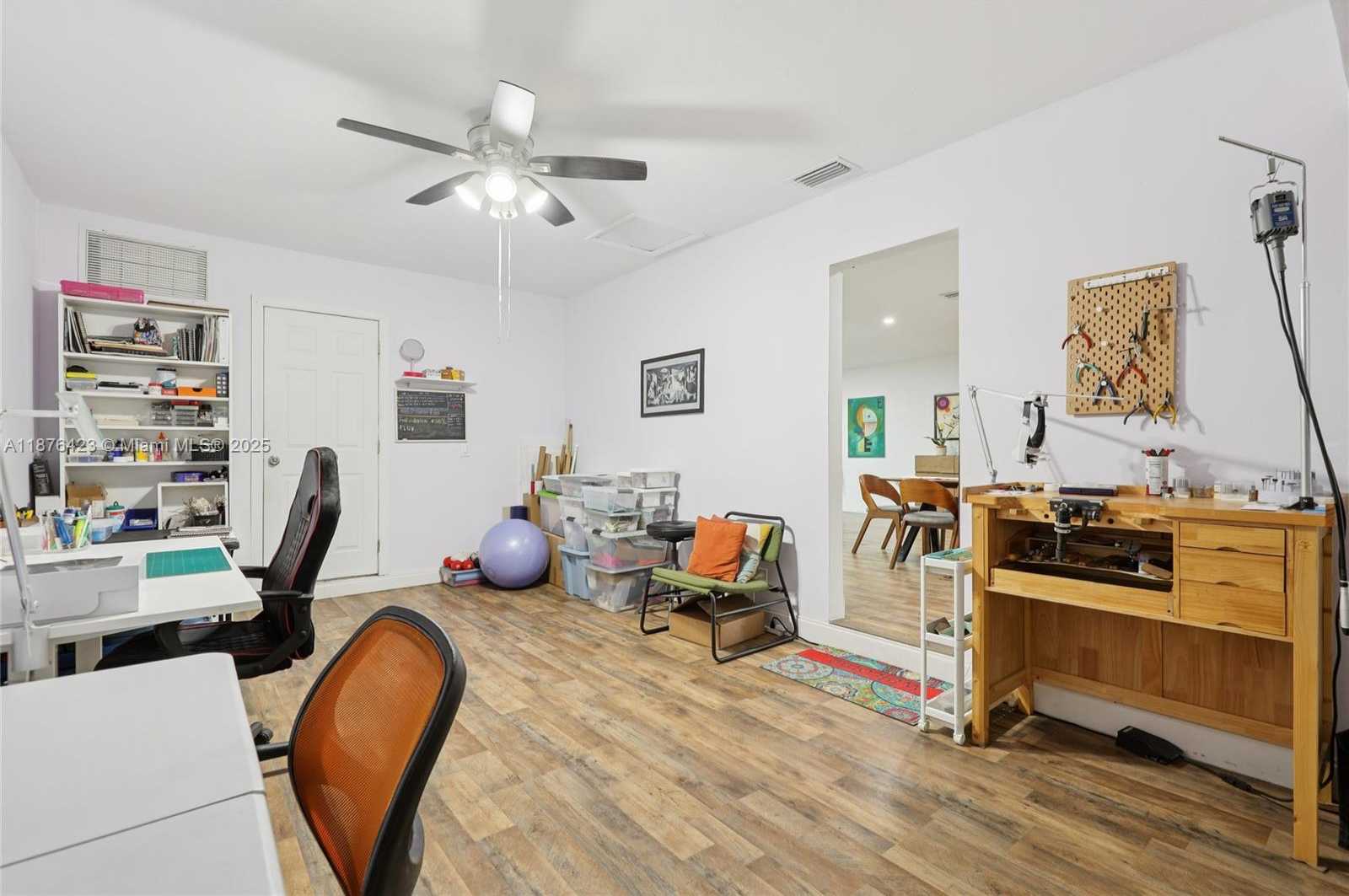 Small Image of Hollywood Number 37